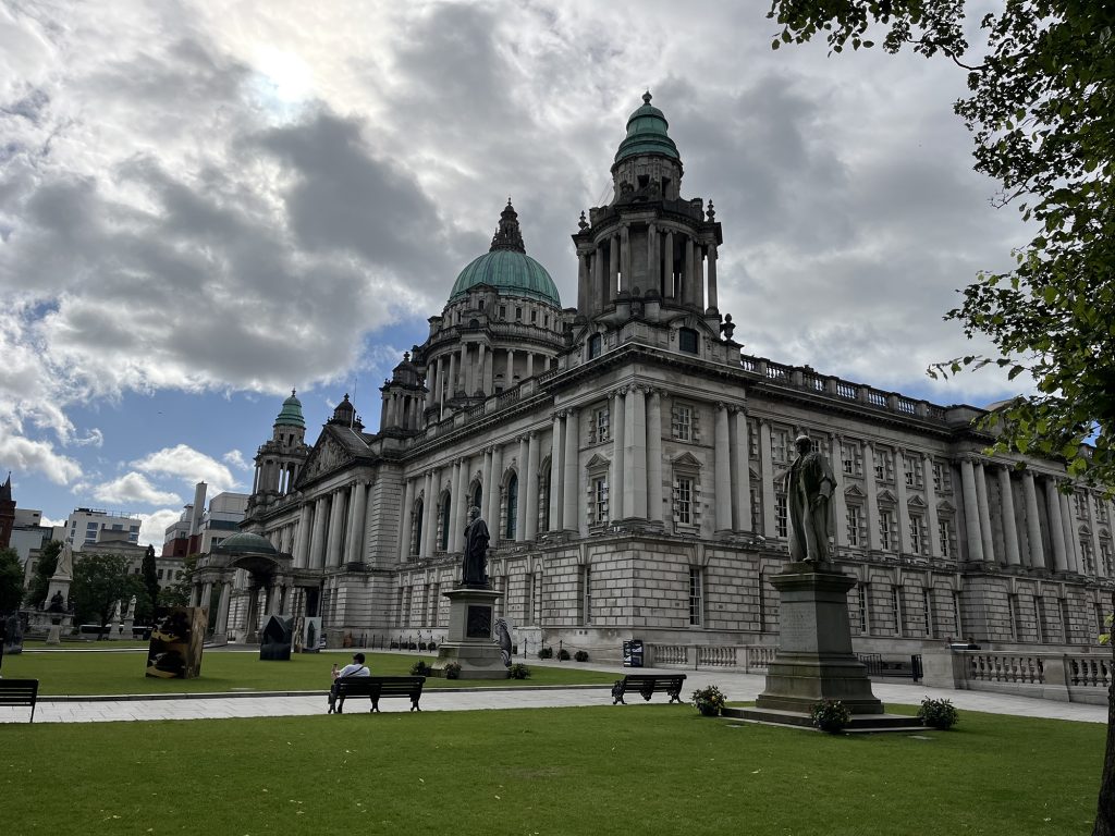 Belfast City Hall before a walking tour